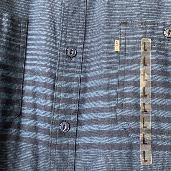 Levi’s Button Up - Picture 2 of 6